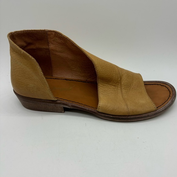 Free People Mont Blanc D'Orsay Sandal Women Size 37.5 US 7 Tan Leather Flat - Picture 1 of 9